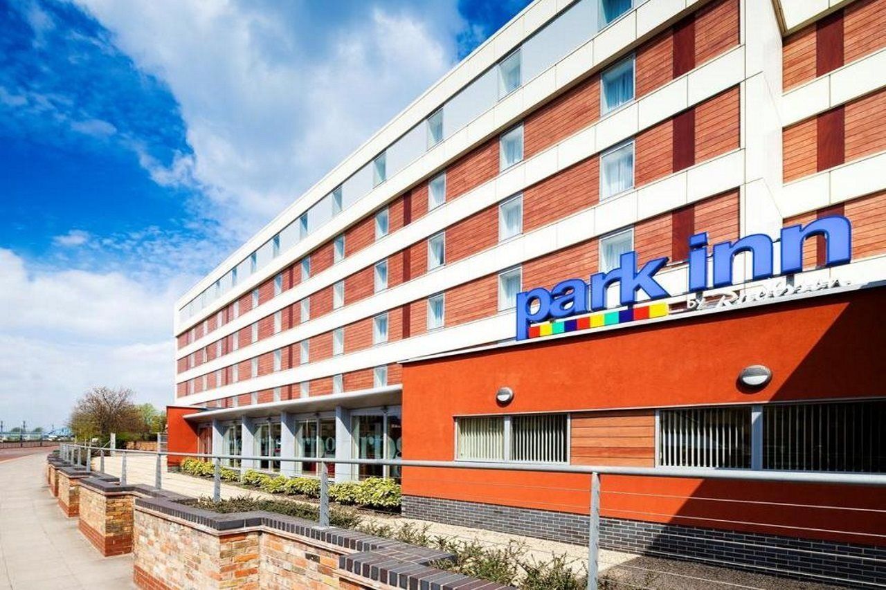 Park Inn By Radisson פטרבורו מראה חיצוני תמונה