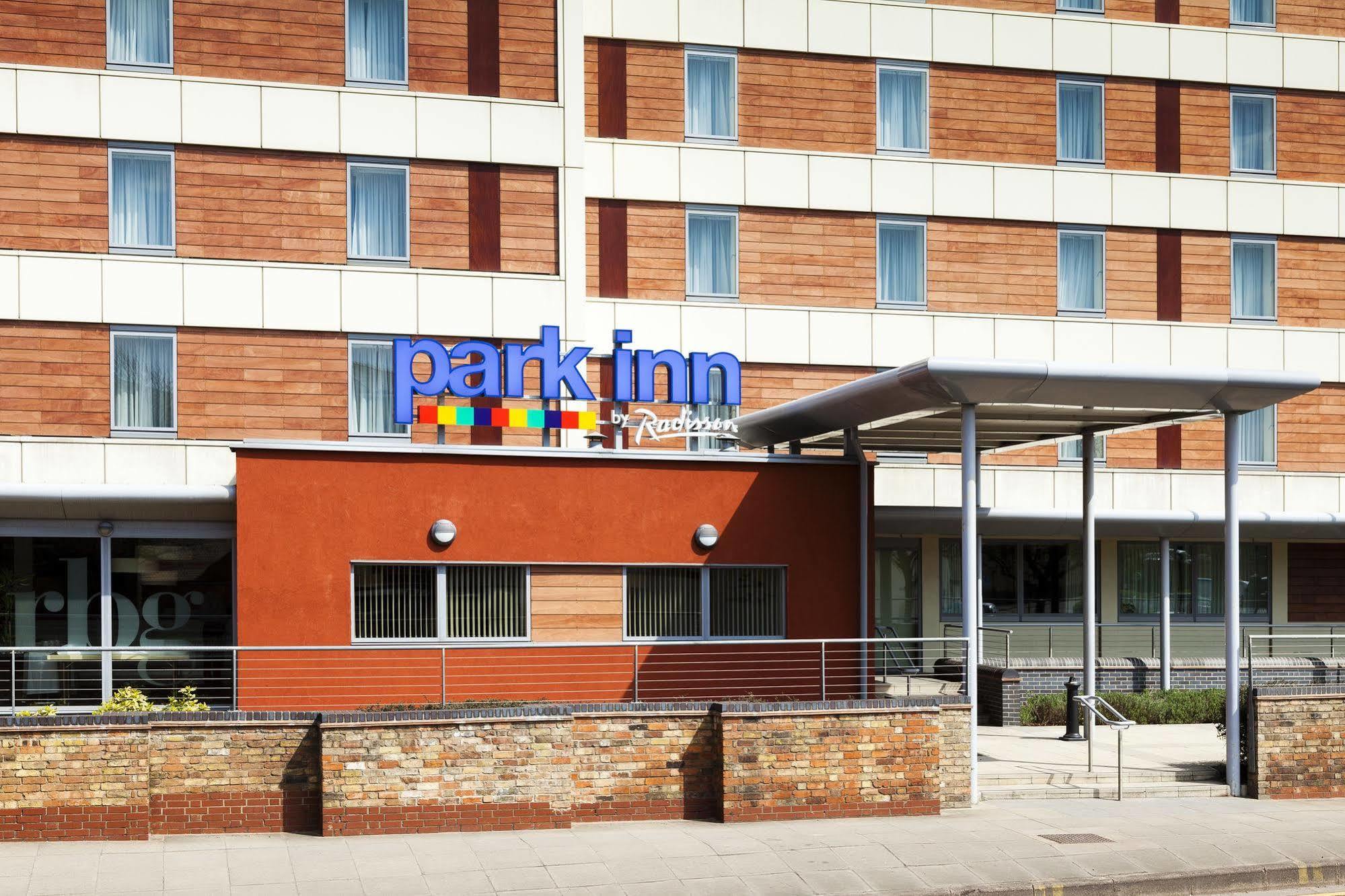 Park Inn By Radisson פטרבורו מראה חיצוני תמונה